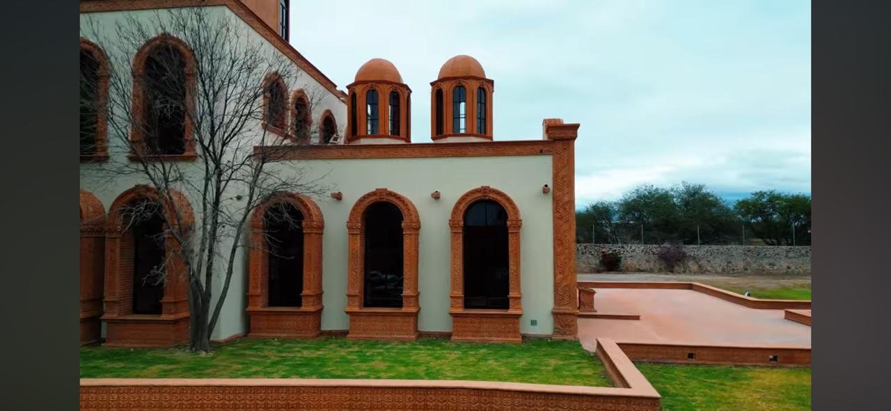 Iglesia del Club - Bancas e Interior