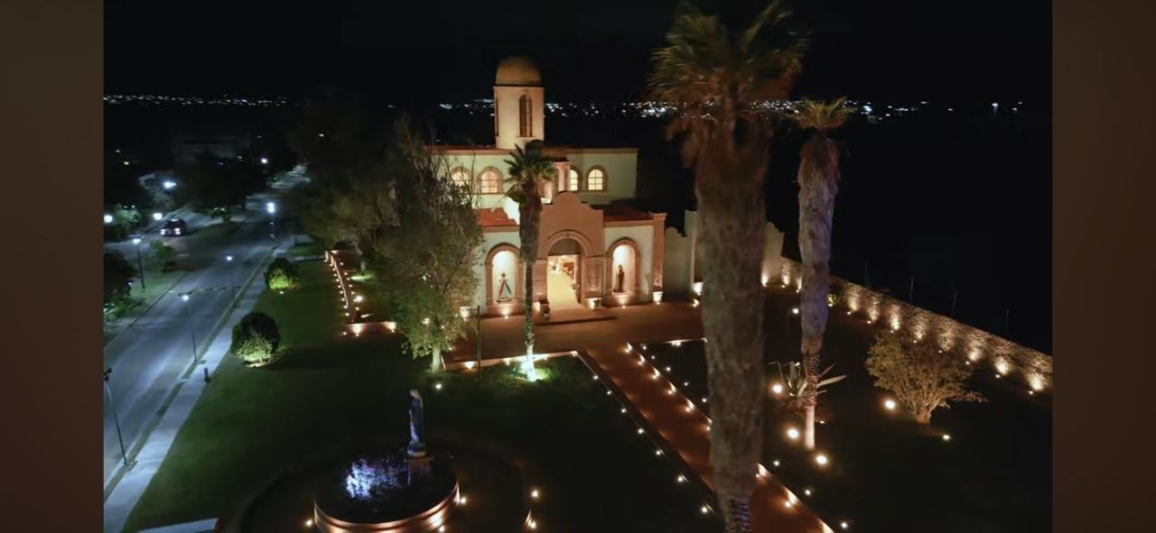 Iglesia del Club - Vista Nocturna